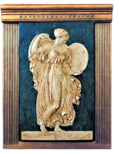 Bas-relief Ménade jouant du tambour, scène de fête de...