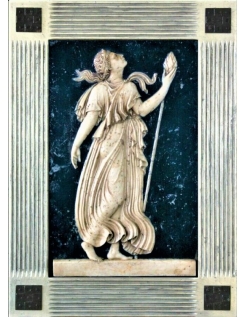 Bajorrelieve de Ménade sosteniendo un Tirso, Atributo de...