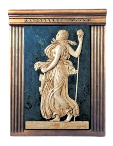 Bajorrelieve de Ménade sujetando un cordero sacrificado y un Tirso.