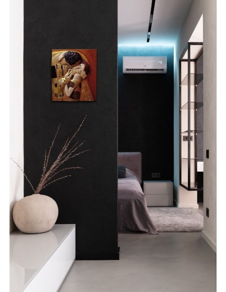 Relief painting The Kiss after Gustav Klimt.