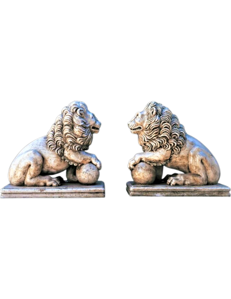 Estatua de león de estilo veneciano, reproducción de los leones de las columnas de la catedral de Ravello.
