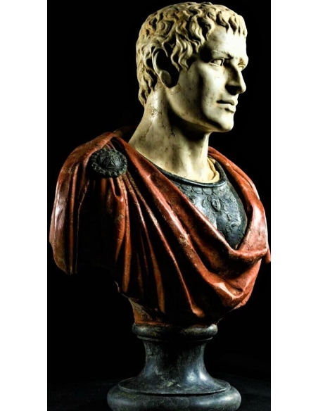 Buste de Spartacus en armure, gladiateur thrace et chef de la rébellion des esclaves contre la République romaine.