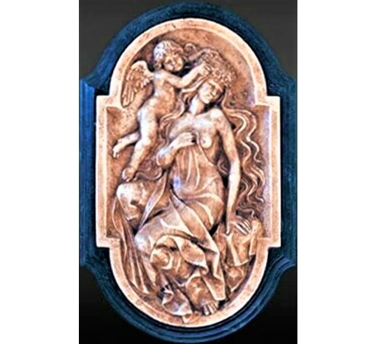 Tableau en relief, Cupidon déposant une couronne de fleurs sur Flora, allégorie du Printemps.