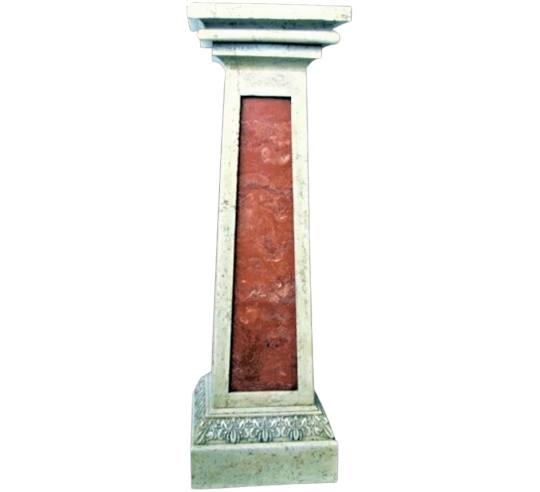 Pedestal cuadrado de estilo romano con capitel en forma de pirámide.