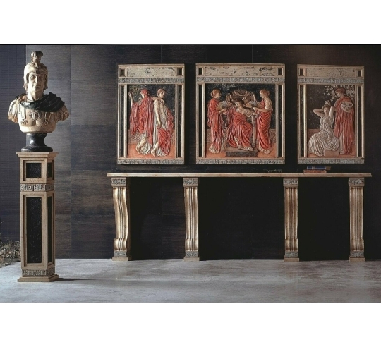 Pilastra mural de estilo griego antiguo.