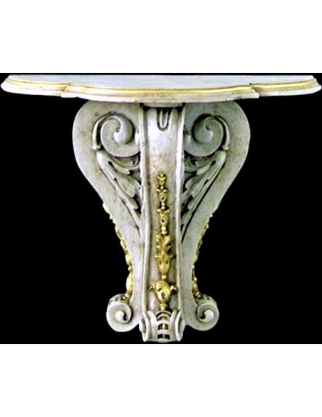Wall bracket in the Renaissance style, decorated with stylised acanthus leaves, with a cream and gilded patina.