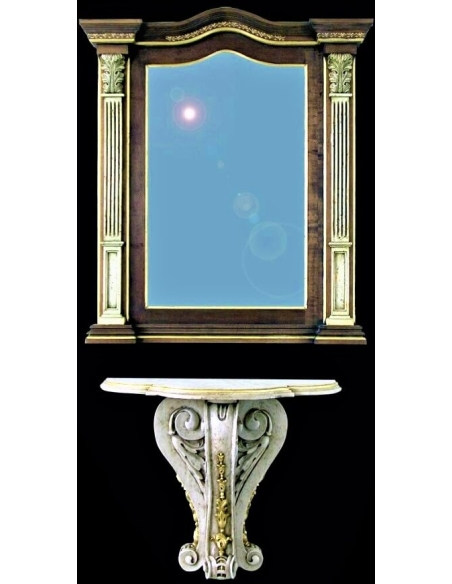 Wall bracket in the Renaissance style, decorated with stylised acanthus leaves, with a cream and gilded patina.