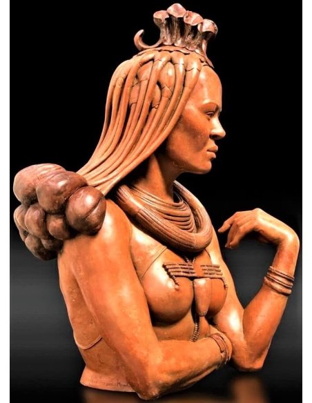 Escultura de mujer himba.
