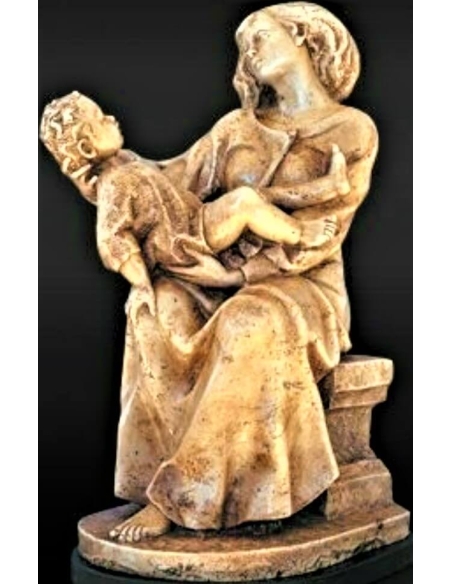 Escultura alegoría de la maternidad I.