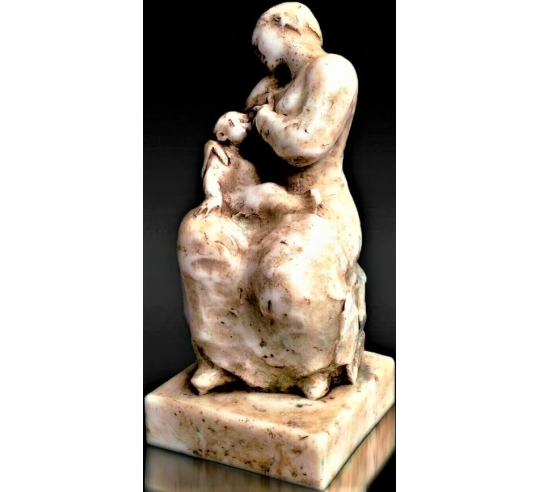 Escultura alegoría de la maternidad II.