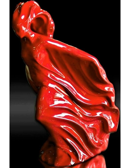Sculpture of a woman II, allegory of the force of the wind.