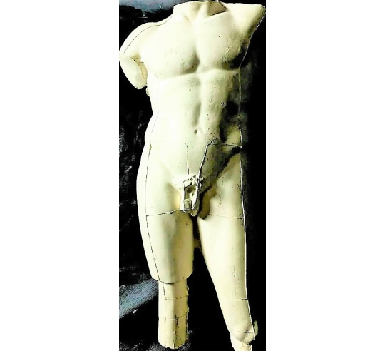 Torso del dios Ares desnudo