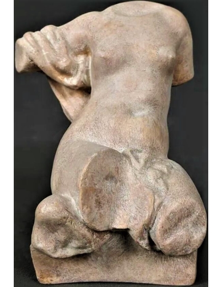 Torse de Vénus assise sans tête.