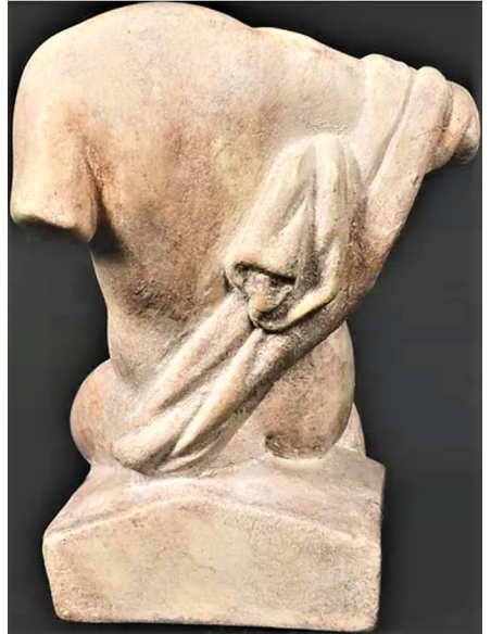 Torse de Vénus assise sans tête.