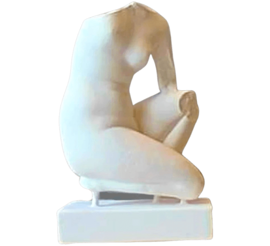 Torso de Venus agachada conocida como Afrodita desnuda, Museo del Louvre.