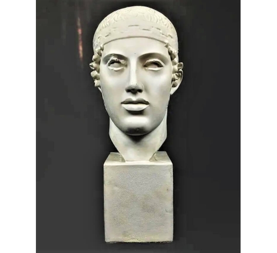 Cabeza del auriga de Delfos, Museo Arqueológico...