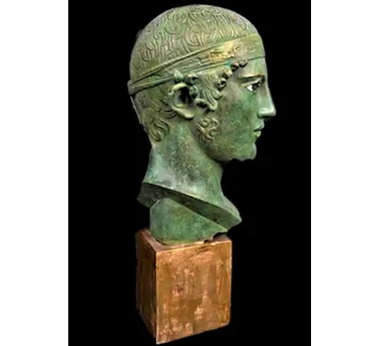 Cabeza del auriga de Delfos, Museo Arqueológico...