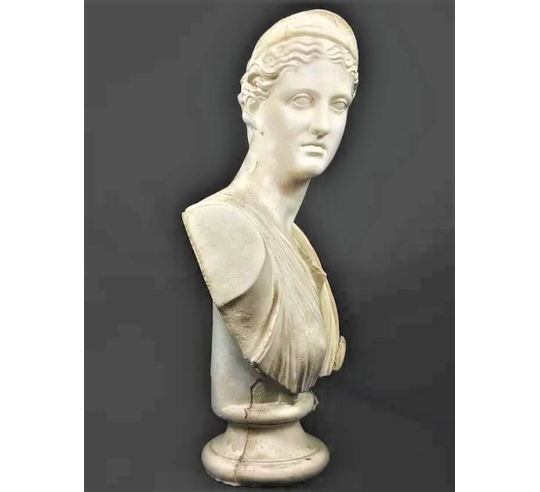 Buste d'Artémis ou Diane Chasseresse dite aussi...