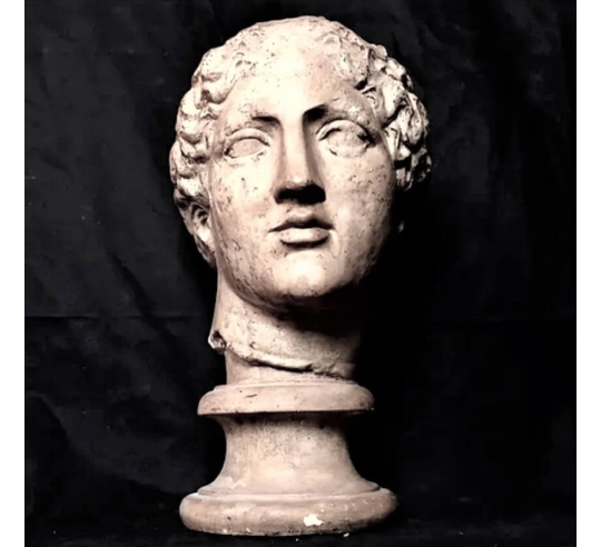 Tête de Niké ou d’Iris dite Laborde, fronton...