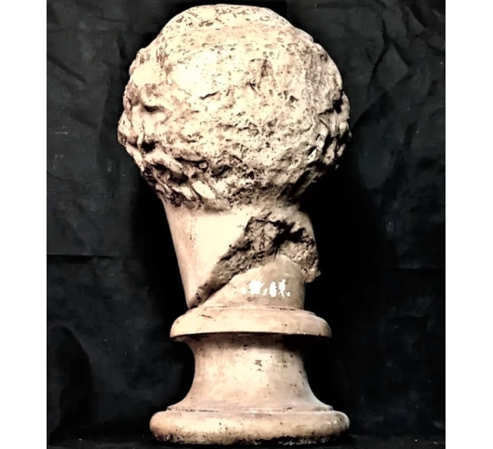 Tête de Niké ou d’Iris dite Laborde, fronton...