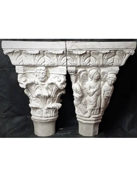 Capiteles gemelos decorados con ángeles y santos - estilo gótico