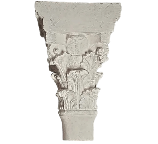Capiteles gemelos decorados con ángeles y...