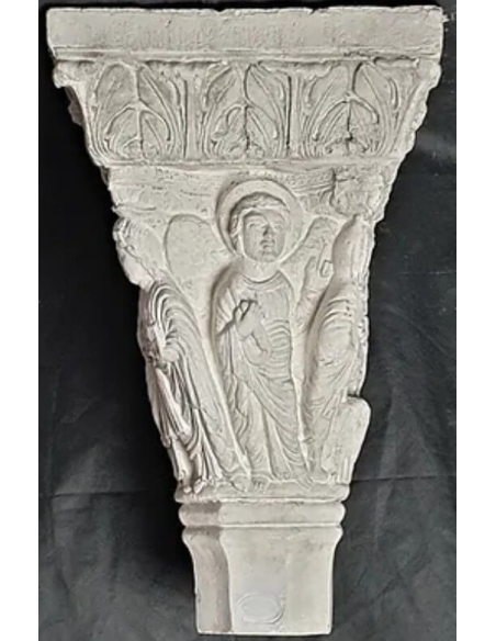 Twin capitals adorned with angels and saints - Gothic style