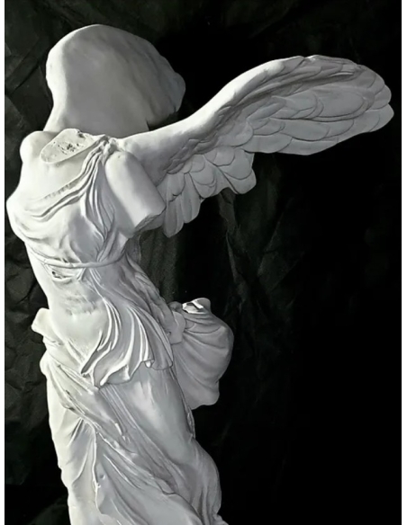 Statue of the Victory of Samothrace, Louvre Museum