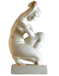 Crouching Venus Statue, Louvre Museum