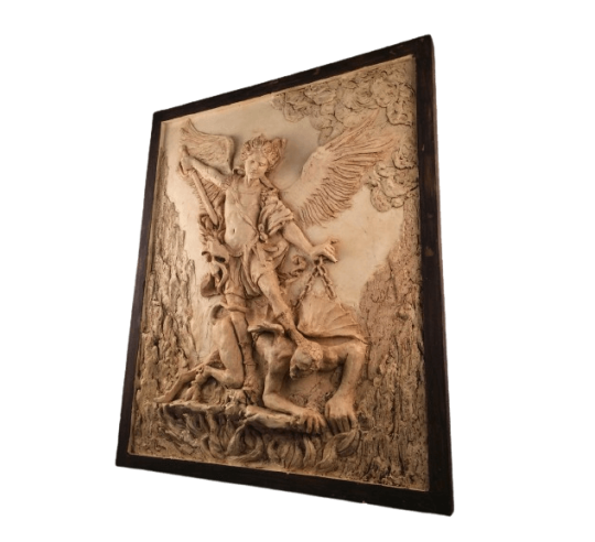 Bajorrelieve del Arcángel San Miguel derrotando...