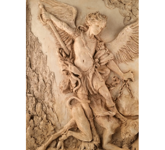 Bajorrelieve del Arcángel San Miguel derrotando...
