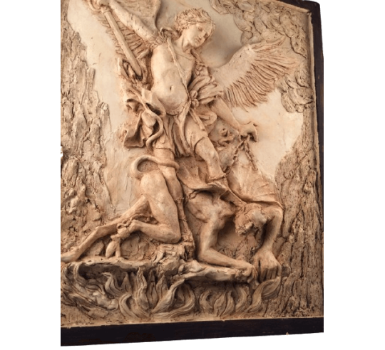 Bajorrelieve del Arcángel San Miguel derrotando...