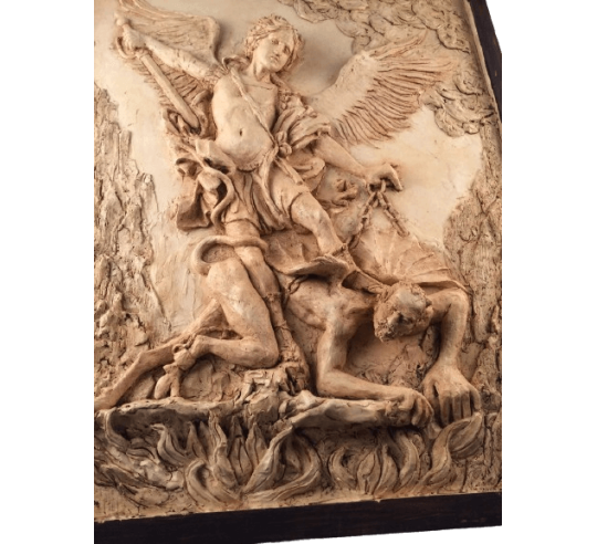 Bajorrelieve del Arcángel San Miguel derrotando...