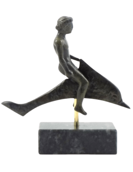 Statuette en bronze jeune homme chevauchant un dauphin, Musée Archéologique d'Athénes
