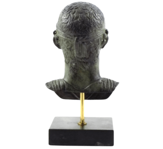 Busto en bronce del Auriga de Delfos o...