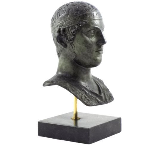 Busto en bronce del Auriga de Delfos o...